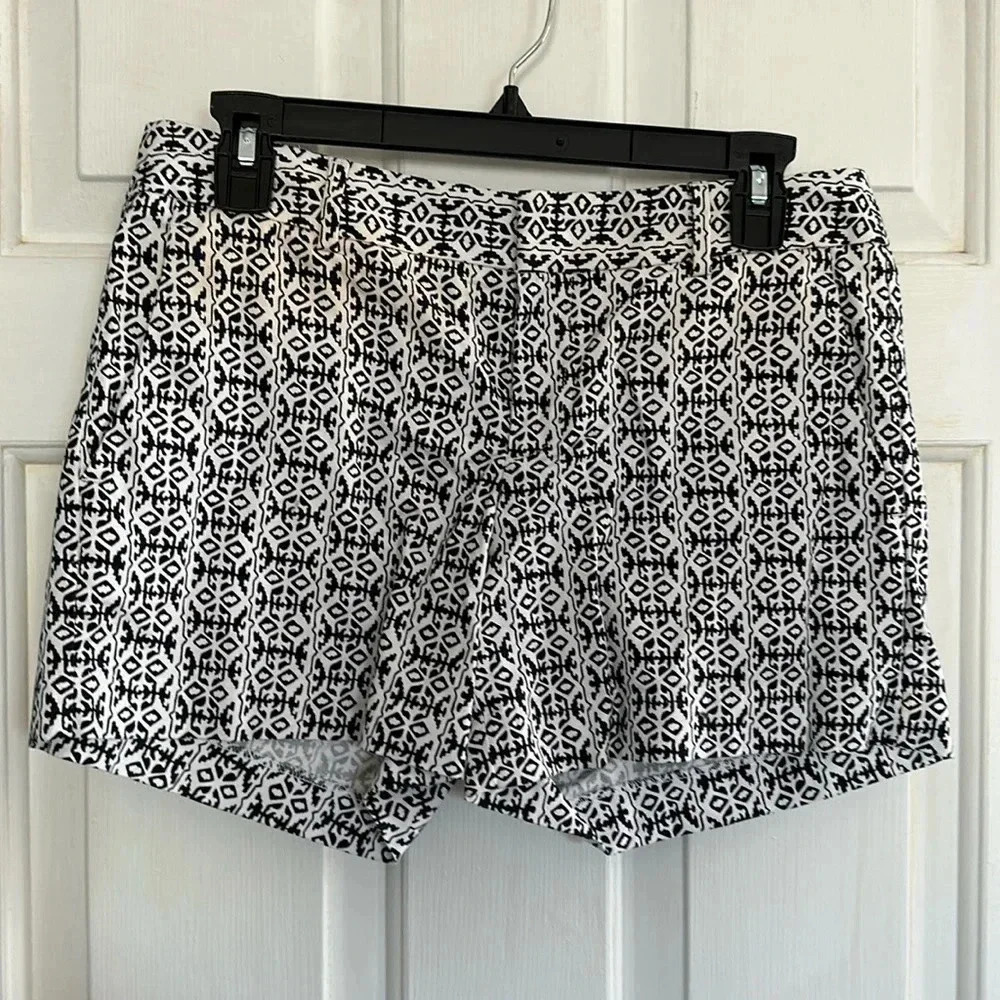 Banana Republic Patterned Short Size 4